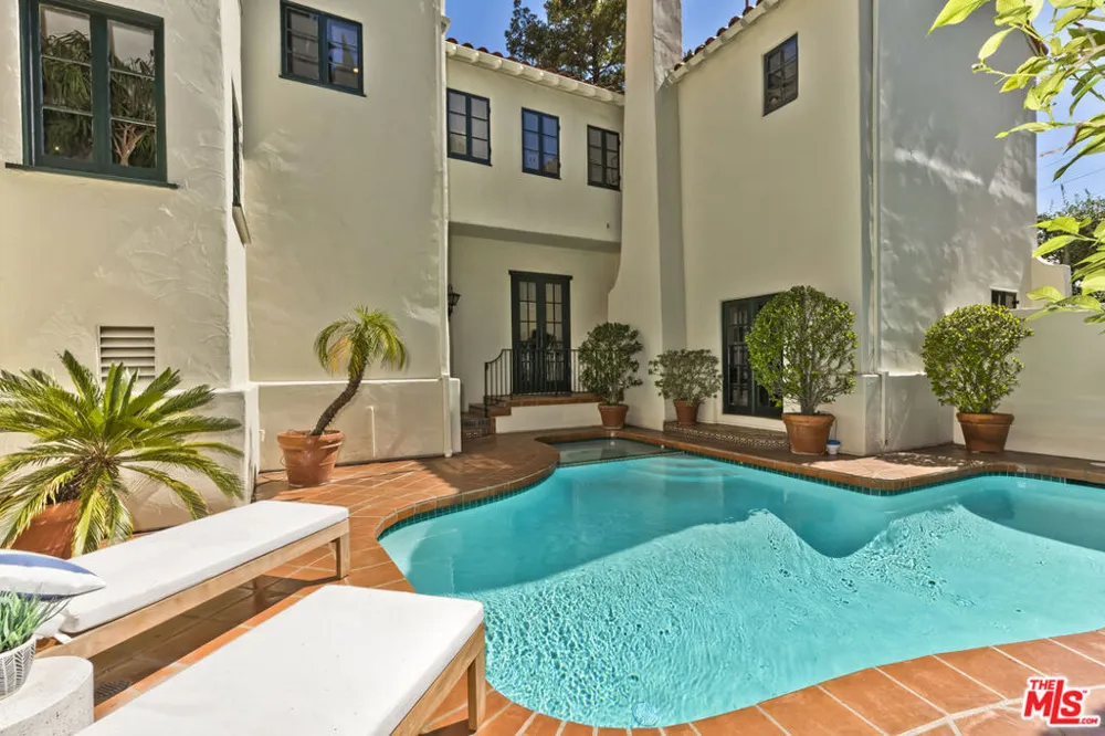 1701 Queens Court Los Angeles, CA 90069