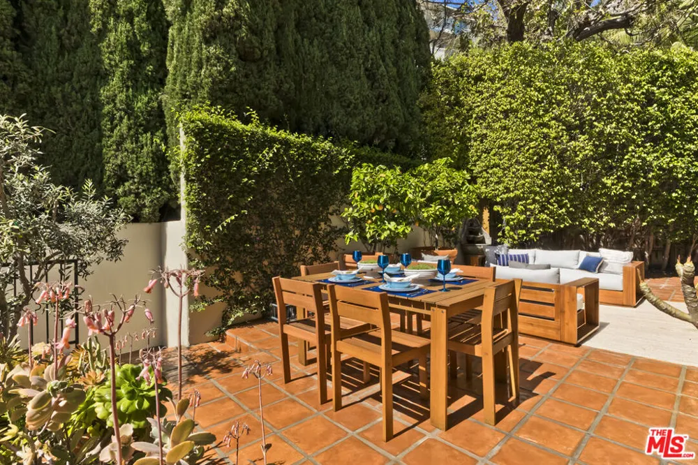 1701 Queens Court Los Angeles, CA 90069