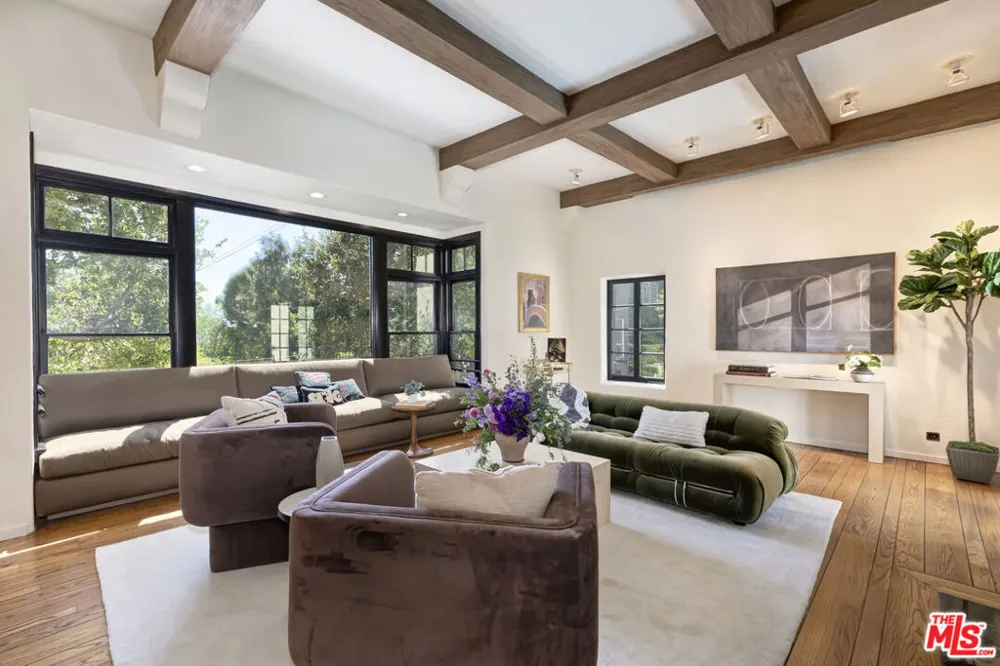 1701 Queens Court Los Angeles, CA 90069