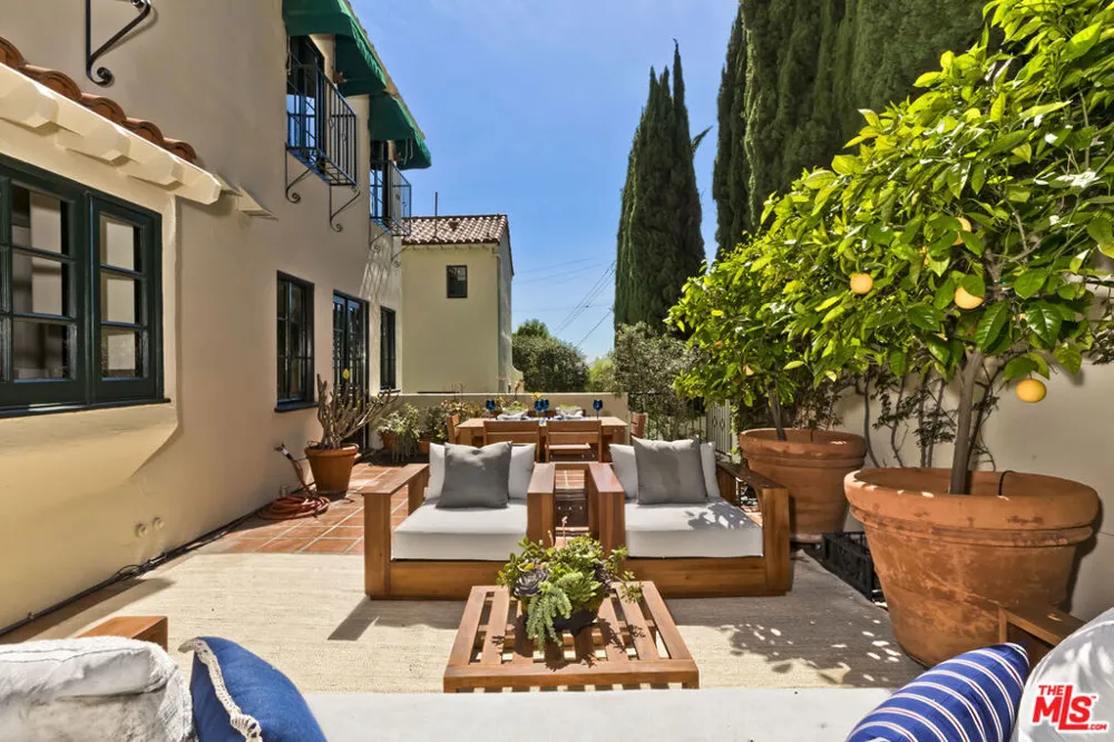 1701 Queens Court Los Angeles, CA 90069
