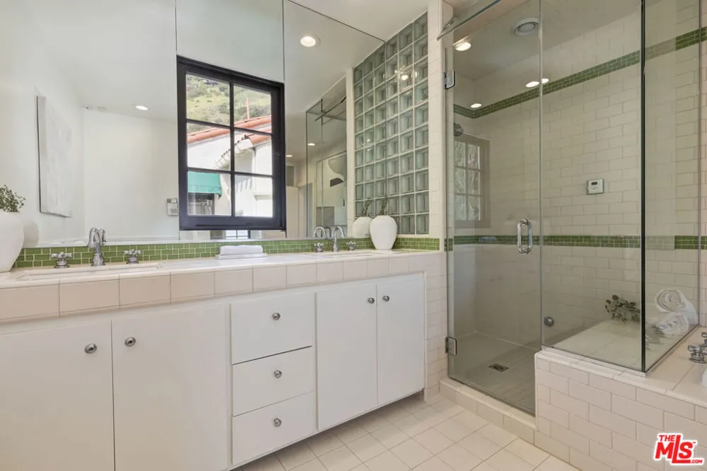 1701 Queens Court Los Angeles, CA 90069