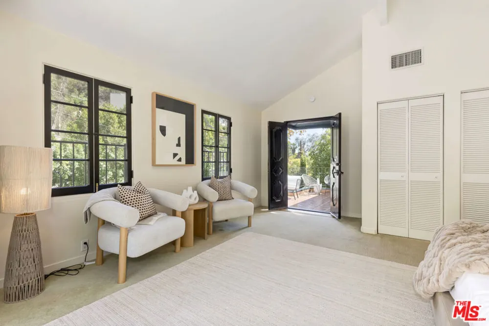 1701 Queens Court Los Angeles, CA 90069