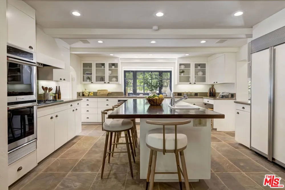 1701 Queens Court Los Angeles, CA 90069