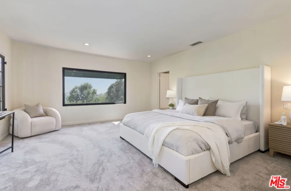 1701 Queens Court Los Angeles, CA 90069