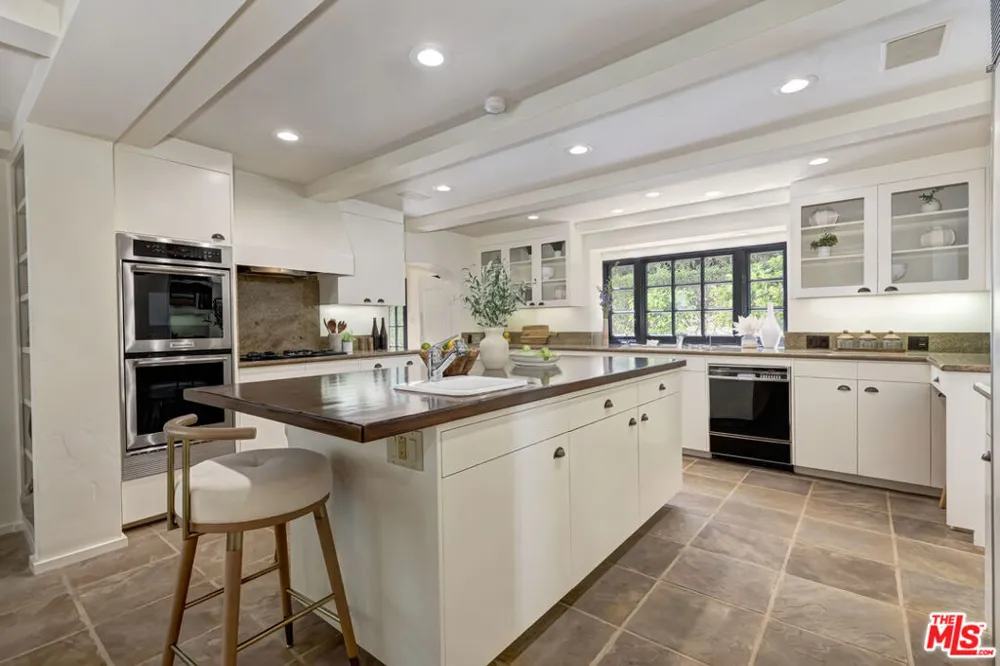 1701 Queens Court Los Angeles, CA 90069