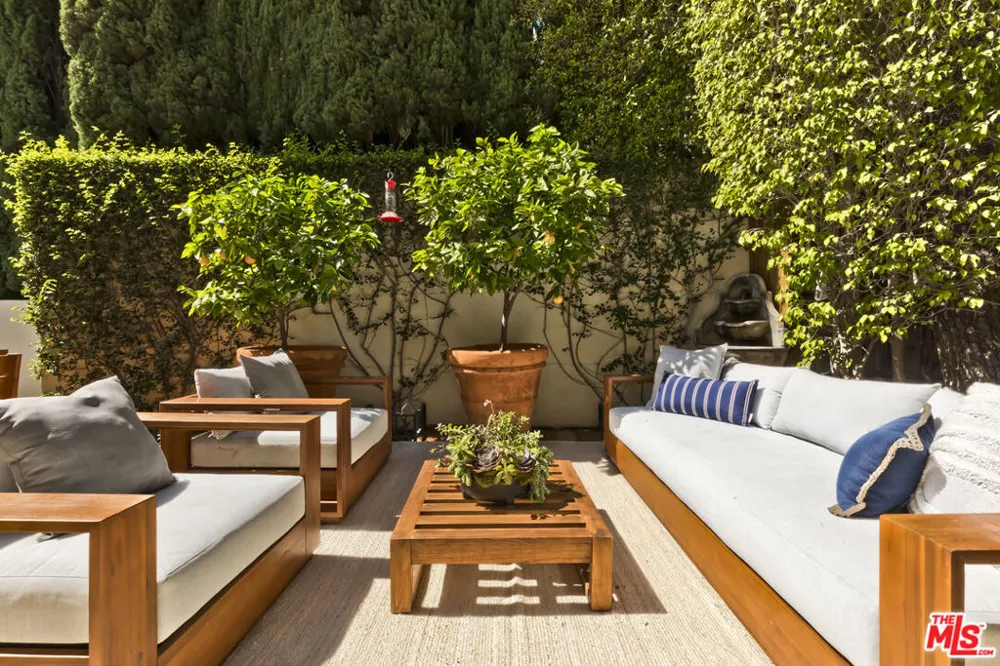 1701 Queens Court Los Angeles, CA 90069