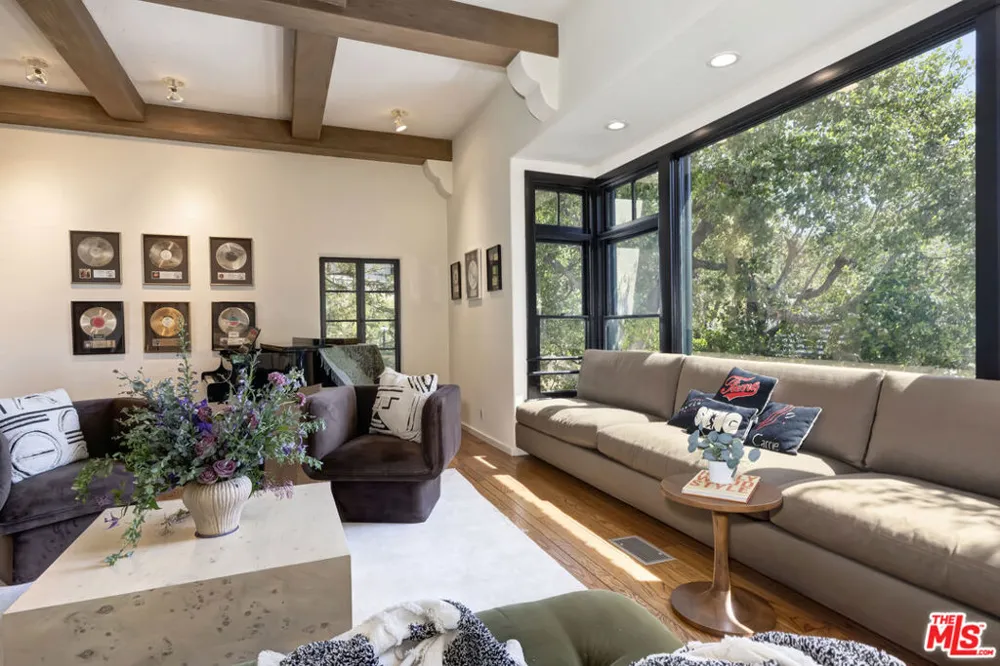 1701 Queens Court Los Angeles, CA 90069