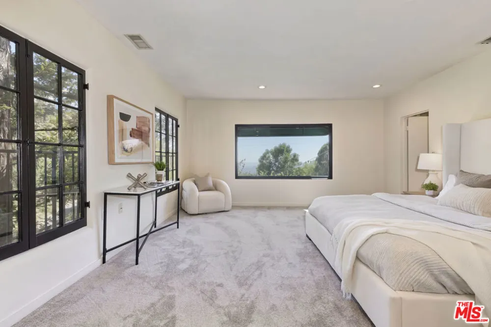 1701 Queens Court Los Angeles, CA 90069