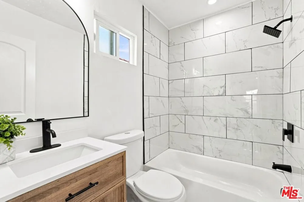 214 E 76th Place Los Angeles, CA 90003