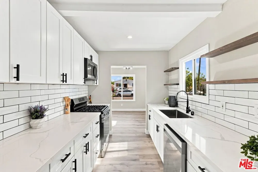 214 E 76th Place Los Angeles, CA 90003