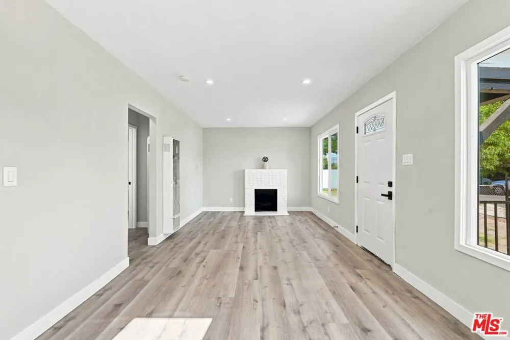 214 E 76th Place Los Angeles, CA 90003