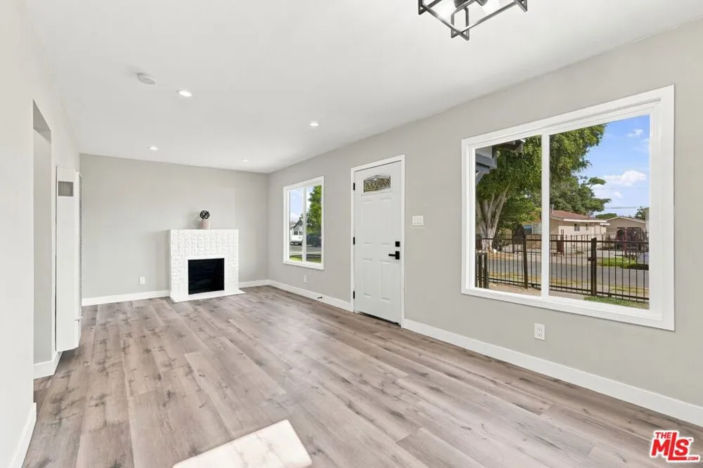 214 E 76th Place Los Angeles, CA 90003