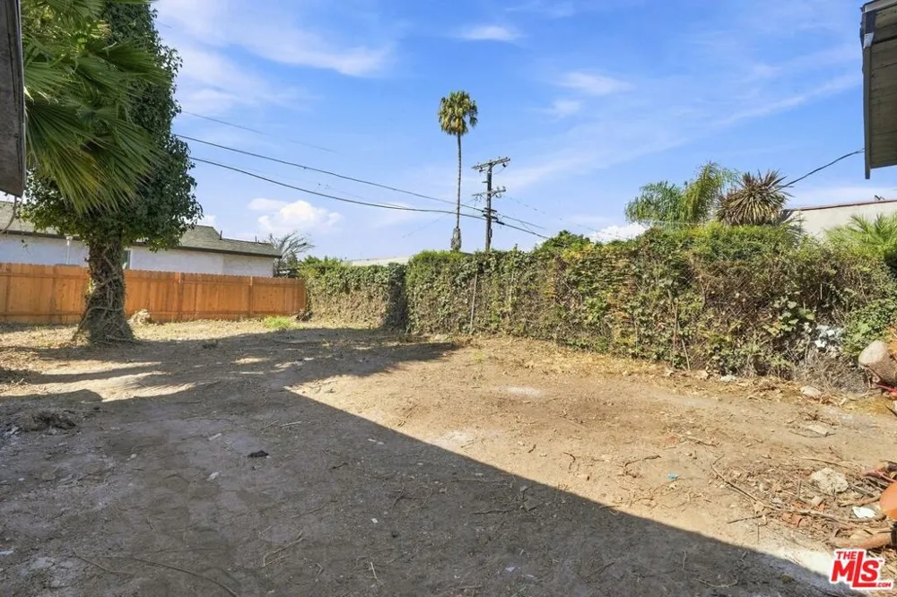 214 E 76th Place Los Angeles, CA 90003