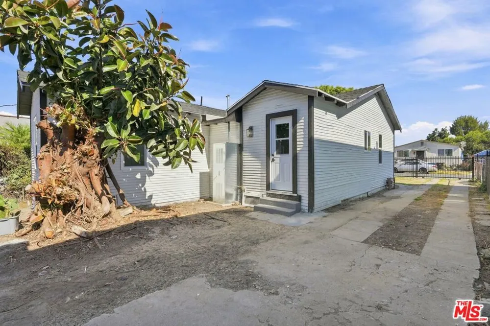 214 E 76th Place Los Angeles, CA 90003
