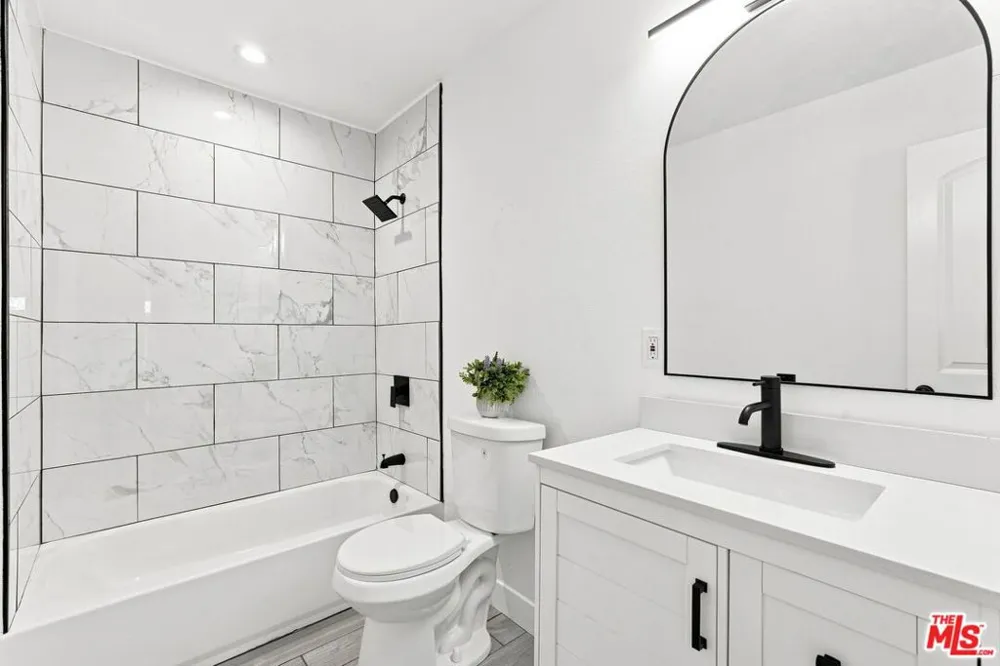 214 E 76th Place Los Angeles, CA 90003