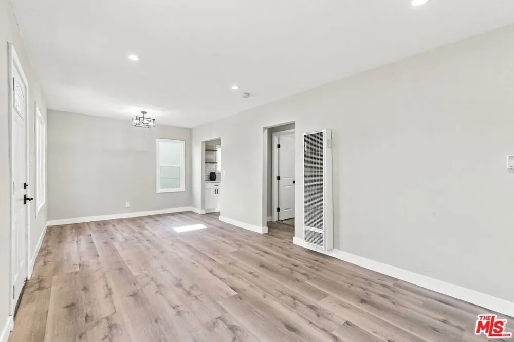 214 E 76th Place Los Angeles, CA 90003