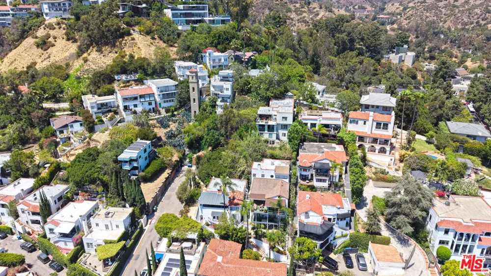 6855 Los Altos Place Los Angeles, CA 90068