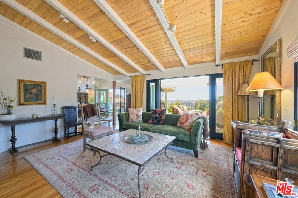 6855 Los Altos Place Los Angeles, CA 90068