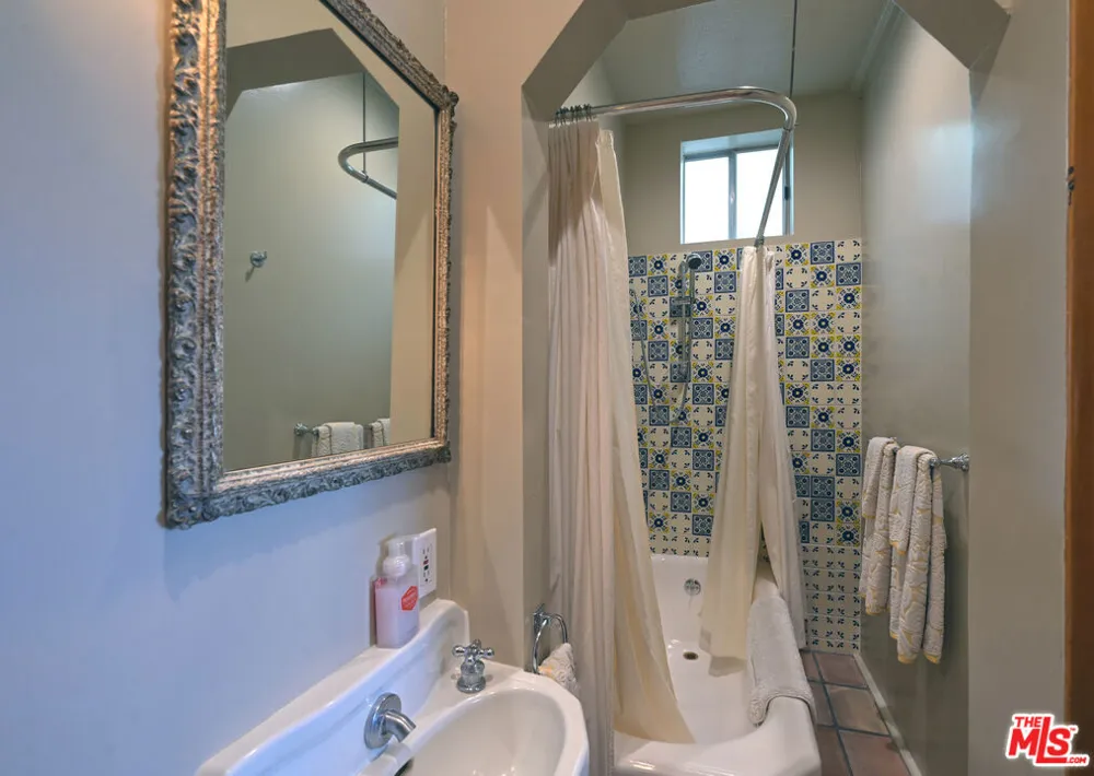 6855 Los Altos Place Los Angeles, CA 90068