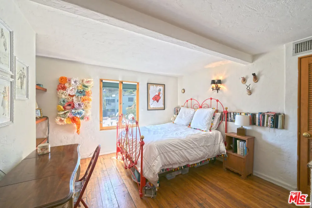 6855 Los Altos Place Los Angeles, CA 90068