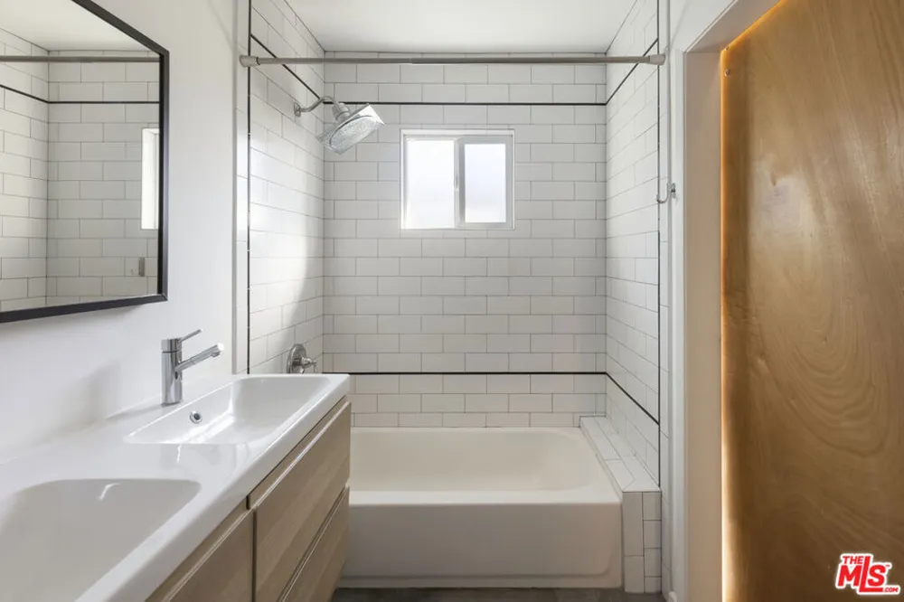 5712 Buchanan Street Los Angeles, CA 90042
