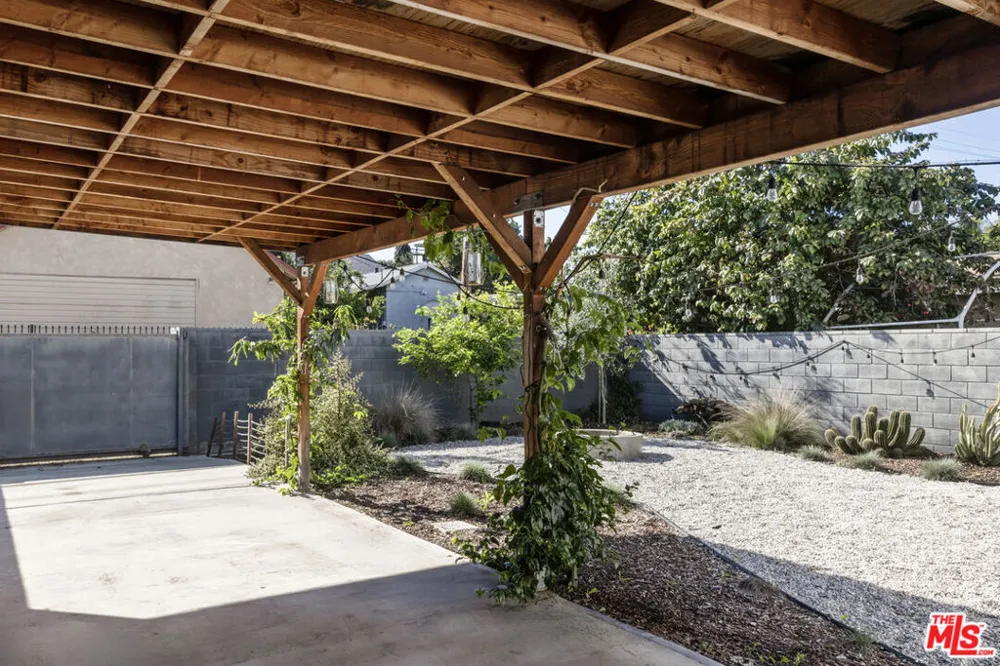 5712 Buchanan Street Los Angeles, CA 90042