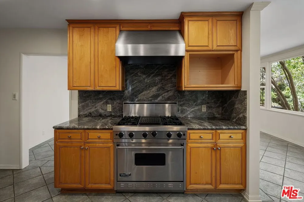 9149 Hillsboro Drive Los Angeles, CA 90034