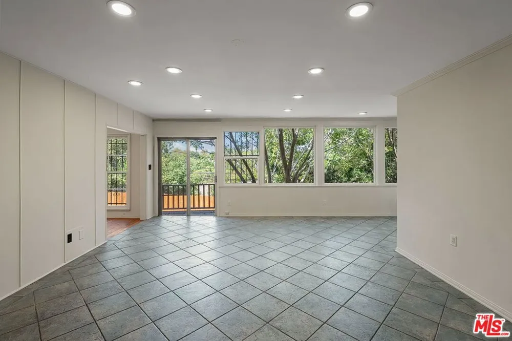 9149 Hillsboro Drive Los Angeles, CA 90034