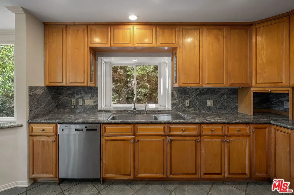 9149 Hillsboro Drive Los Angeles, CA 90034