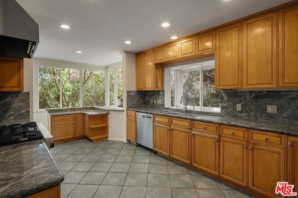 9149 Hillsboro Drive Los Angeles, CA 90034