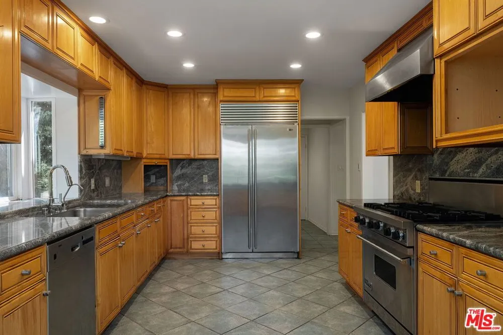 9149 Hillsboro Drive Los Angeles, CA 90034