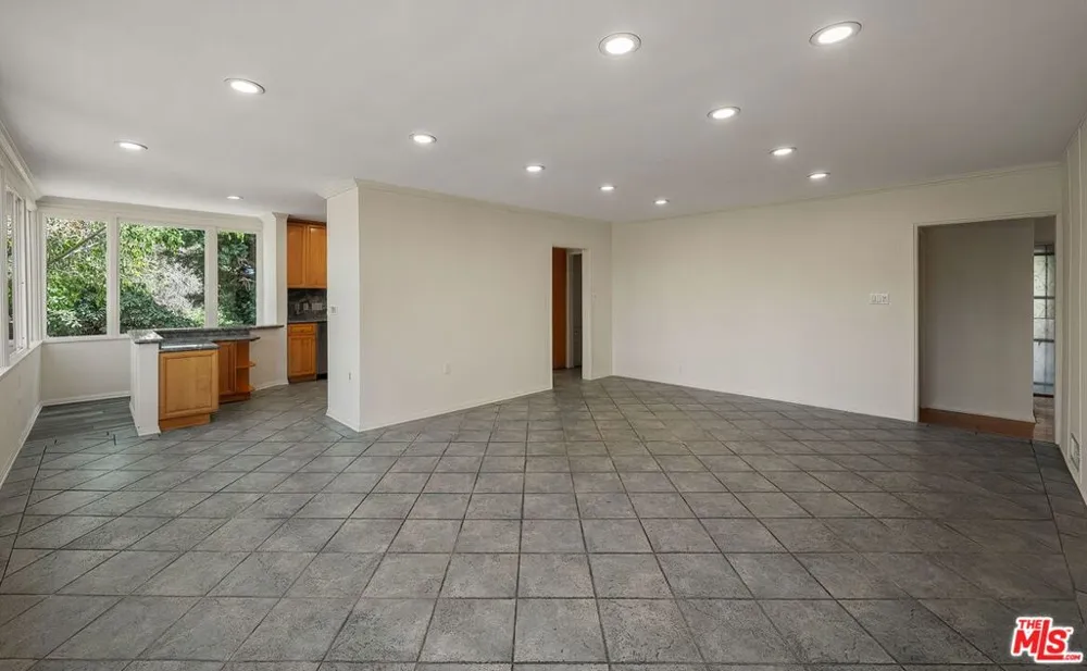 9149 Hillsboro Drive Los Angeles, CA 90034