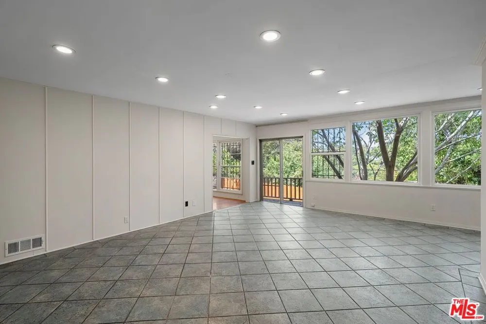 9149 Hillsboro Drive Los Angeles, CA 90034