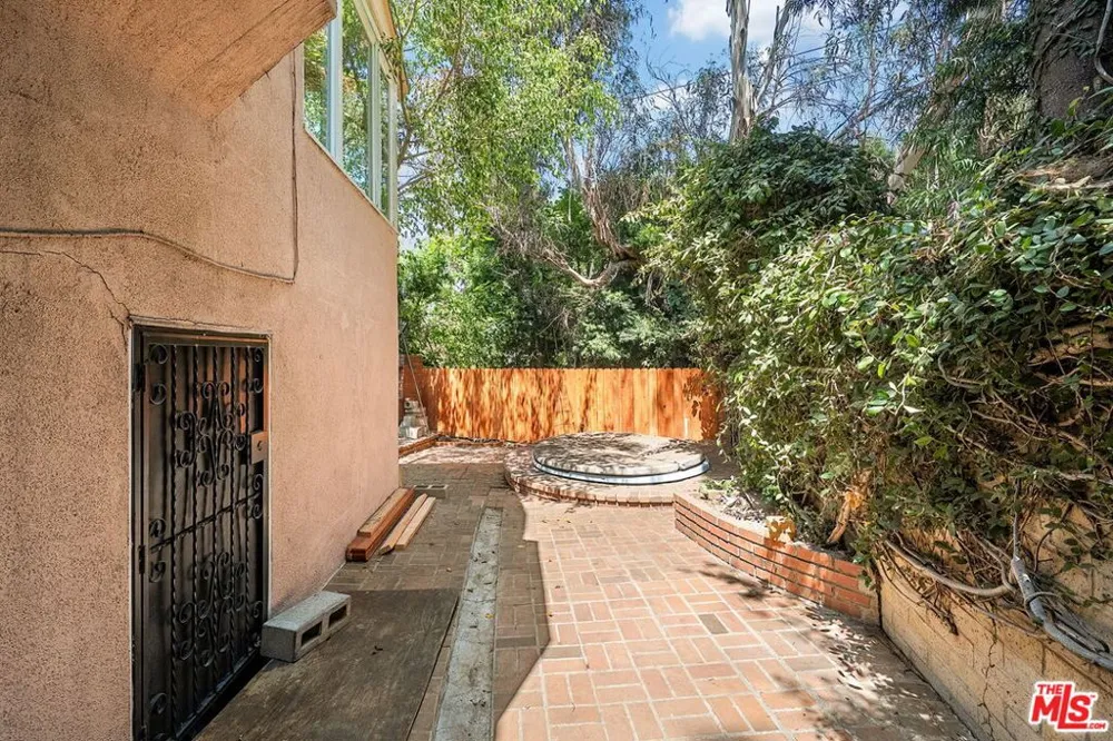 9149 Hillsboro Drive Los Angeles, CA 90034