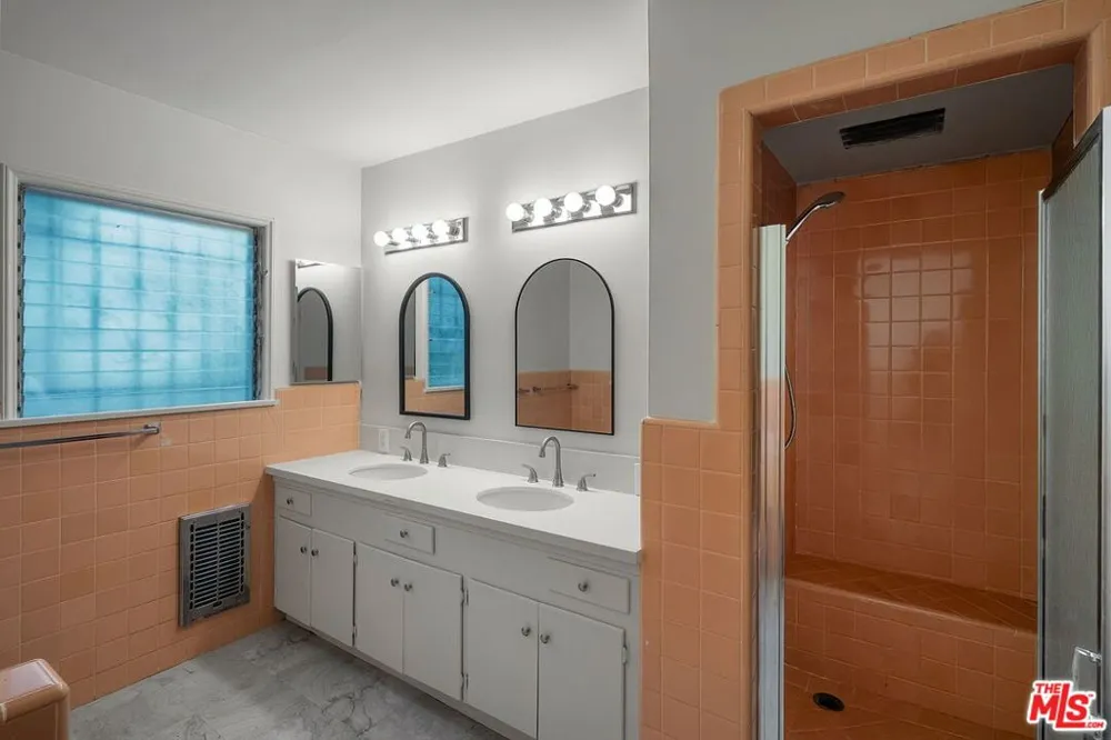 9149 Hillsboro Drive Los Angeles, CA 90034