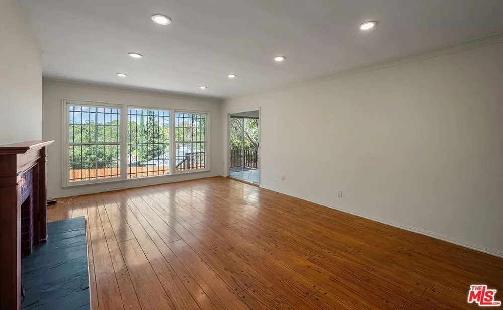 9149 Hillsboro Drive Los Angeles, CA 90034