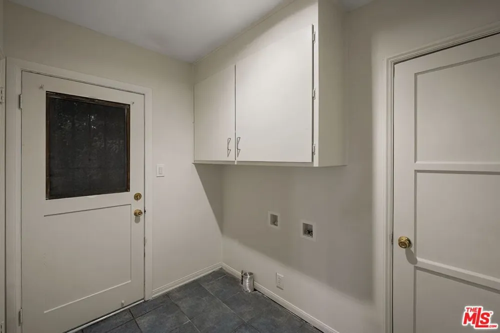 9149 Hillsboro Drive Los Angeles, CA 90034