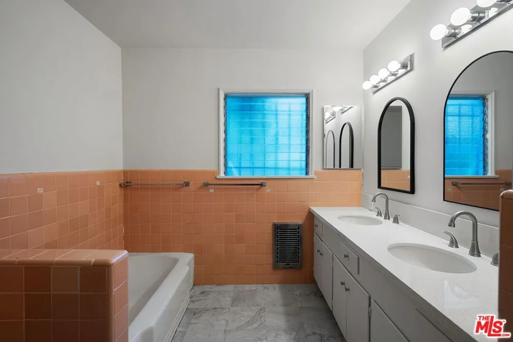 9149 Hillsboro Drive Los Angeles, CA 90034