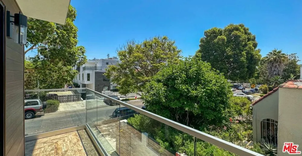 849 Alta Vista Boulevard #1 Los Angeles, CA 90046
