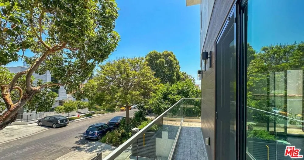 849 Alta Vista Boulevard #1 Los Angeles, CA 90046