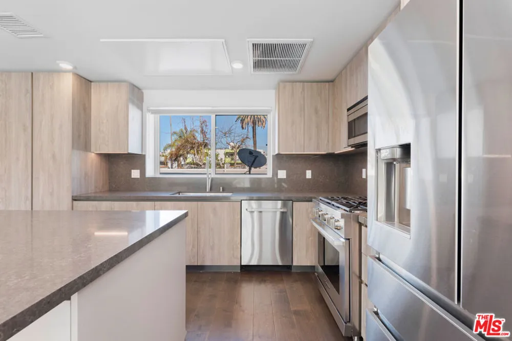 849 Alta Vista Boulevard #1 Los Angeles, CA 90046
