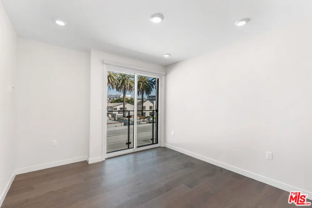 849 Alta Vista Boulevard #1 Los Angeles, CA 90046