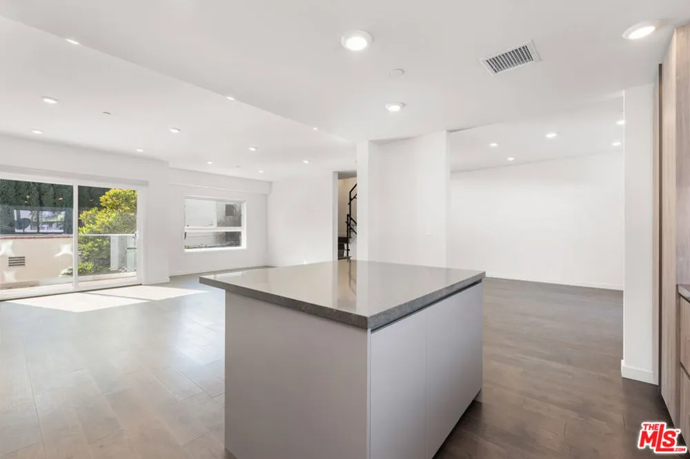 849 Alta Vista Boulevard #1 Los Angeles, CA 90046