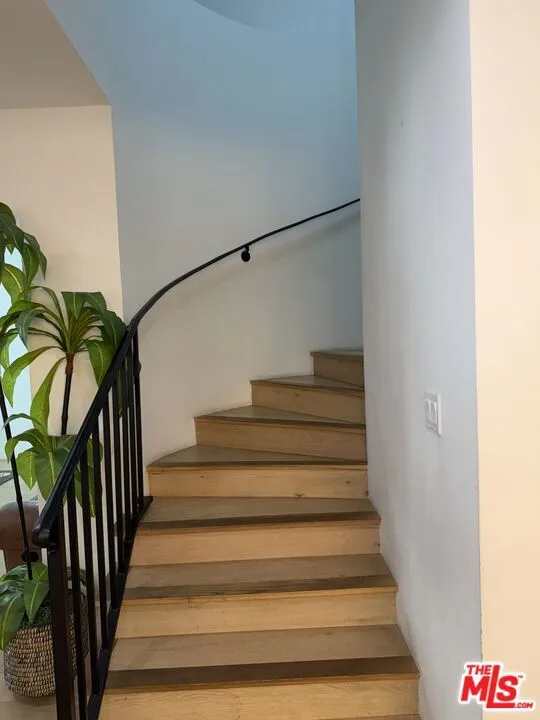 4342 Angeles Vista Boulevard View Park, CA 90008