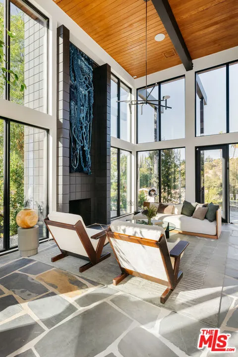 11558 DUQUE DRIVE Studio City, CA 91604