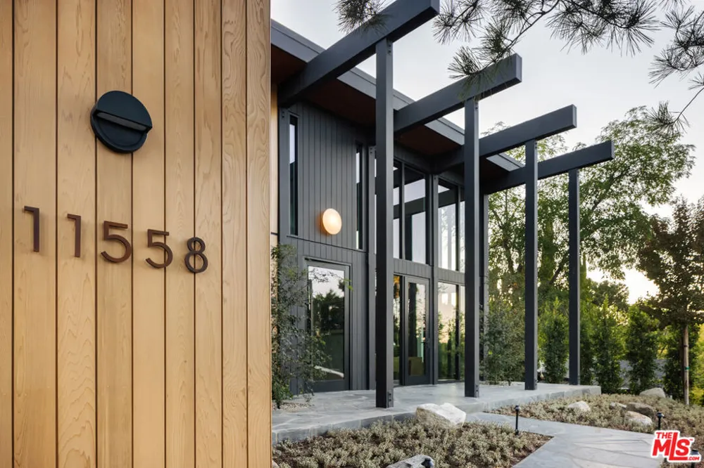 11558 DUQUE DRIVE Studio City, CA 91604