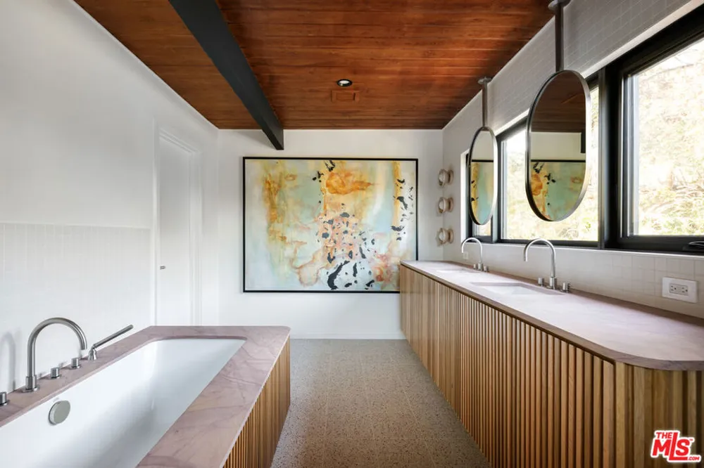 11558 DUQUE DRIVE Studio City, CA 91604