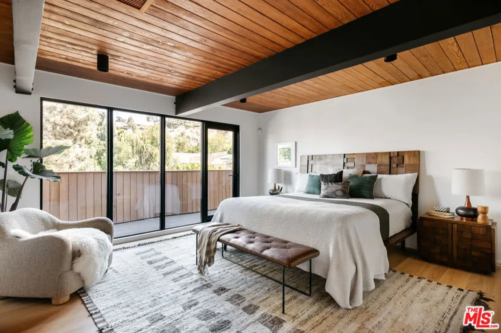 11558 DUQUE DRIVE Studio City, CA 91604