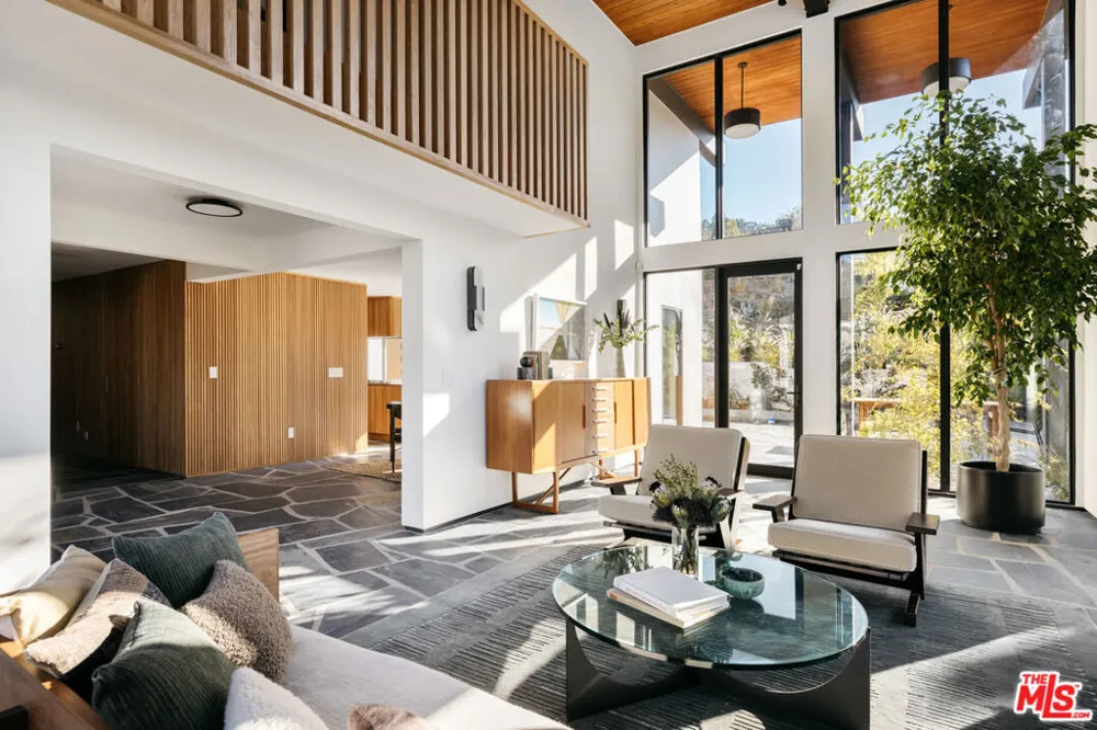 11558 DUQUE DRIVE Studio City, CA 91604