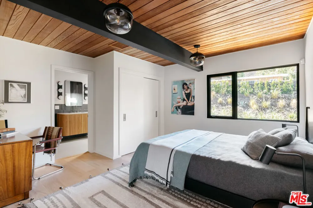 11558 DUQUE DRIVE Studio City, CA 91604